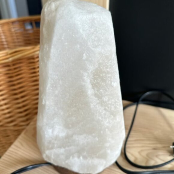 White salt lamp - Picture 2 of 3